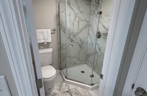 Warrington Apartment | Welcoming studio with AC near Downtown and NAS.