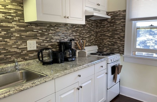 Historic Uptown Apartment | Well-appointed apartment close to the waterfront and downtown