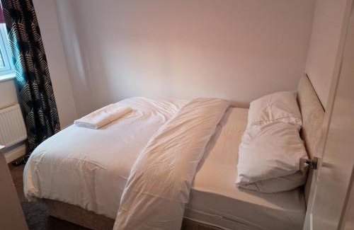 Bolton Apartment | Well Furnished 3 Bedroom House in a cosy estate in Bolton