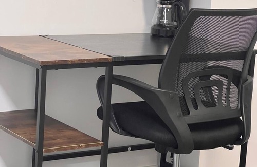 Transcona House | Well Furnished Cozy 1 Bedroom Basement Suite with Private Entrance