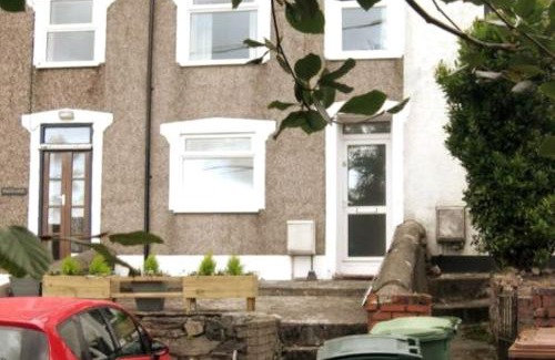 Caernarfon House | Welsh holiday home sleeps 5 close to beaches & mountains