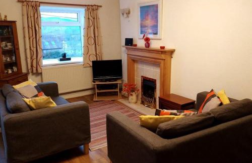 Caernarfon House | Welsh holiday home sleeps 5 close to beaches & mountains