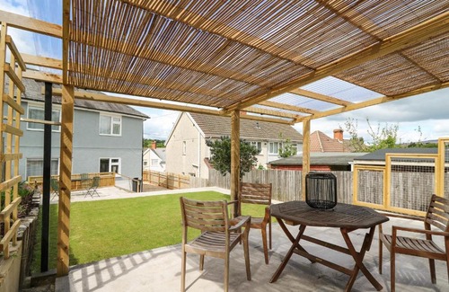 Ammanford House | Welsh Valley House