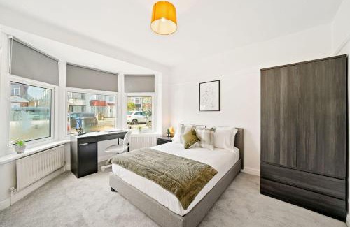 London Borough of Ealing House | Wembley West Hububb Stay