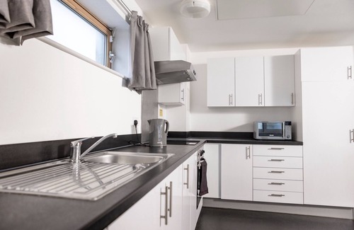 Luton Hotel | Wenlock Court
