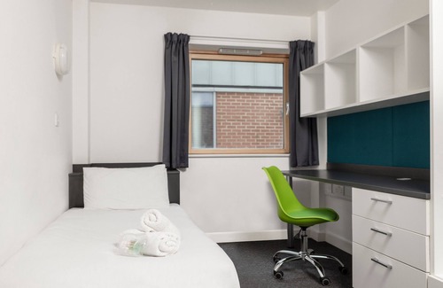 Luton Hotel | Wenlock Court