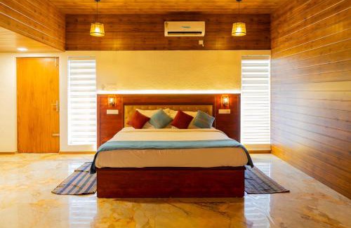 Varkala Hotel | West Bay Palm TreeHeritage Beach Resort