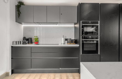 Didsbury House | West Didsbury Retreat l Cinema l Sleeps 8