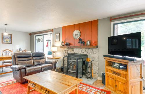 West Dover House | West Dover Townhome Hot Tub, 2 Mi to Mount Snow!