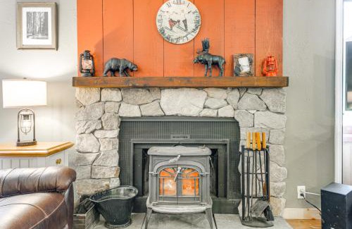 West Dover House | West Dover Townhome Hot Tub, 2 Mi to Mount Snow!