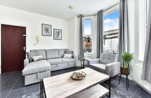 West Ealing Apartment | West Ealing Serviced Apts- 2 Bedroom 2 Bath Parking Near Station with Off Street Parking By 360Stays