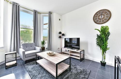 West Ealing Apartment | West Ealing Serviced Apts- 2 Bedroom 2 Bath Parking Near Station with Off Street Parking By 360Stays