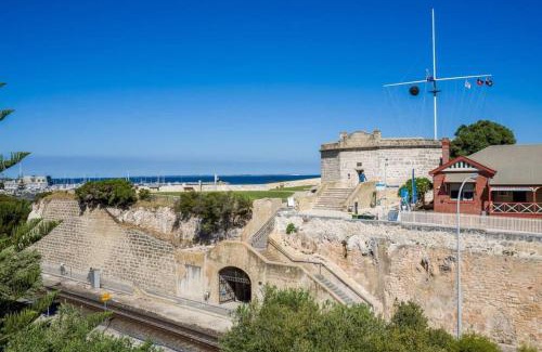 Fremantle Apartment | West End Warehouse Historical Opposite Beach