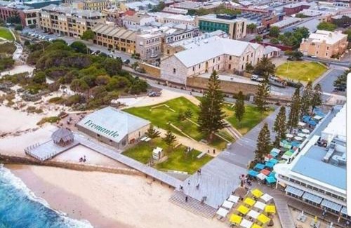 Fremantle Apartment | West End Warehouse Historical Opposite Beach