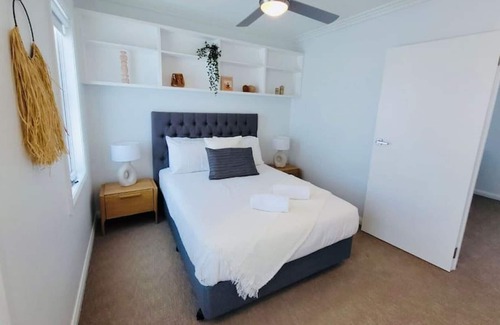 Hamlyn Heights House | West Geelong Spacious Townhouse 3 Bedrooms, Parking, Wifi
