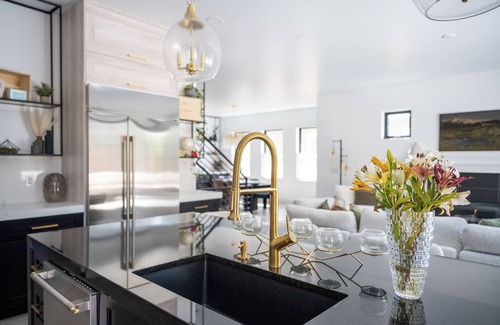 West Highland House | West Highlands 4 br/4.5 ba Modern Retreat with Mountain Views