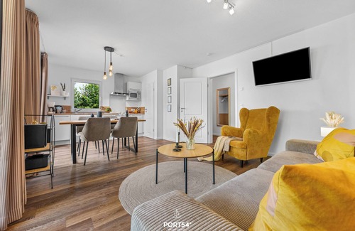Murwik Apartment | West Indies - close to the beach, terrace WLAN, parking space, washing machine