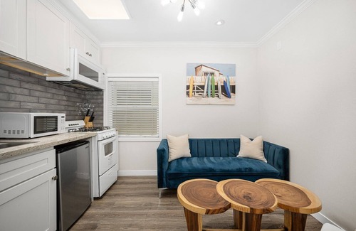 Newport Beach Apartment | West Oceanfront Oasis 7