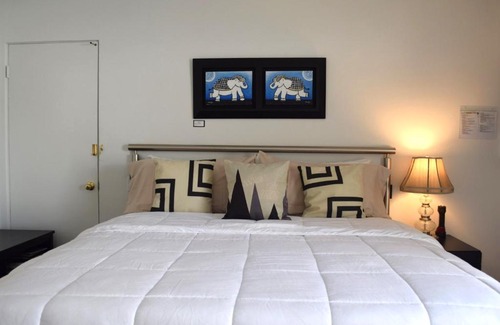 Racquet Club West House | West Racquet Club Art Room