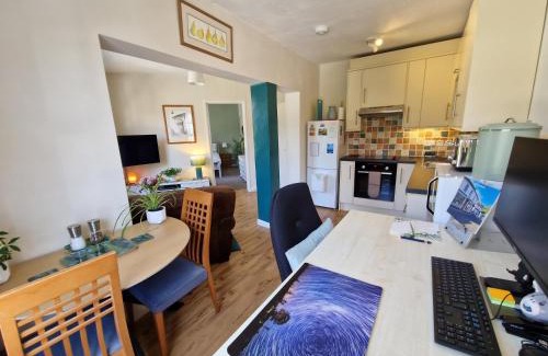 Wimborne Apartment | West Street Views #2 - Prime Location & Home office