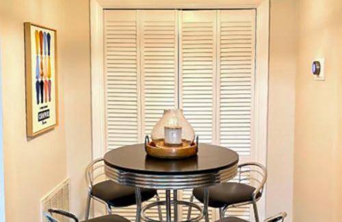 Historic Downtown Savannah Apartment | West Victorian District Garden Retreat