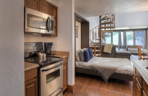 Purgatory Cabin | Western Exposure (#338) |10 min to Ski - A/C - Golf - Shared Pool & Hot Tub