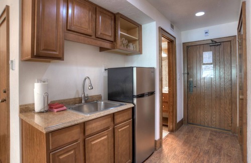 Purgatory Cabin | Western Exposure (#338) |10 min to Ski - A/C - Golf - Shared Pool & Hot Tub