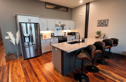 Downtown Toledo Apartment | Western Loft 32