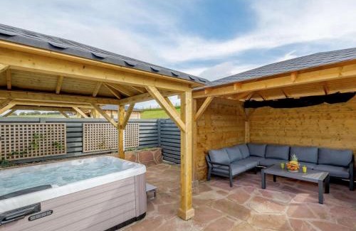 Alexandria House | Westertonhill Newbuild Lodges with Private Hot Tub Hire Available