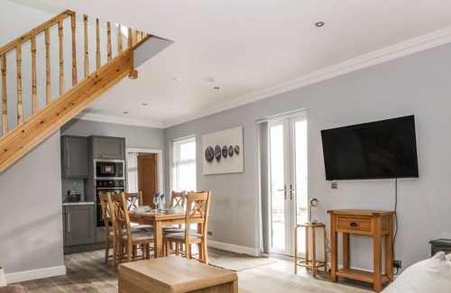 Raywell Cottage | WESTFIELD, family friendly, with a garden in Willerby