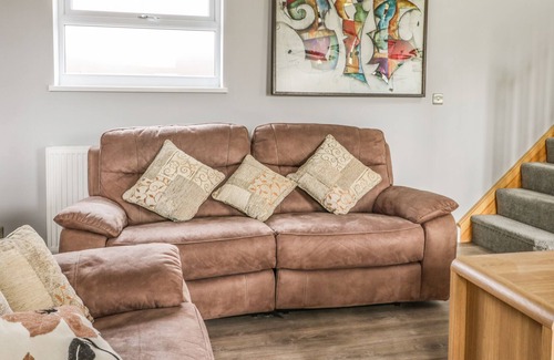 Raywell Cottage | WESTFIELD, family friendly, with a garden in Willerby