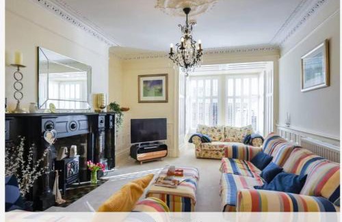 Aberdovey Apartment | Westhaven 5 Beachfront Luxury! Free Parking Permit