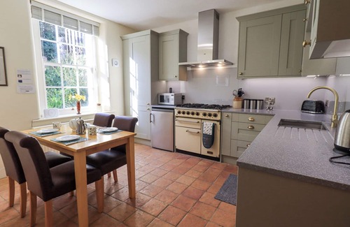 Kents Bank Cottage | WESTMORLAND COTTAGE, pet friendly, with a garden in Grange-Over-Sands