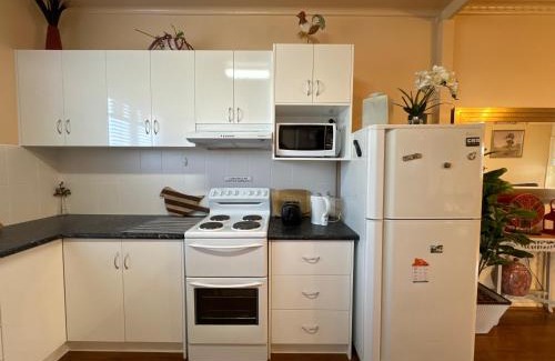 Armidale House | Westside Central Cottage