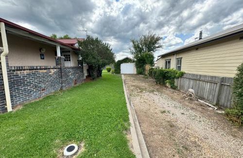 Armidale House | Westside Central Cottage