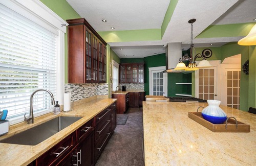 Westwood House | Westside Wanderlust w Hot Tub
