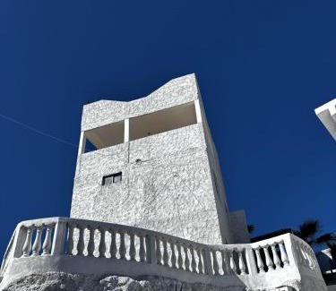 El Puerto Apartment | Whale Hill