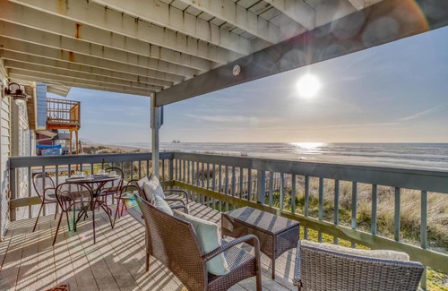 Rockaway Beach House | Whale Watcher Condo 1 - Meredith Lodging