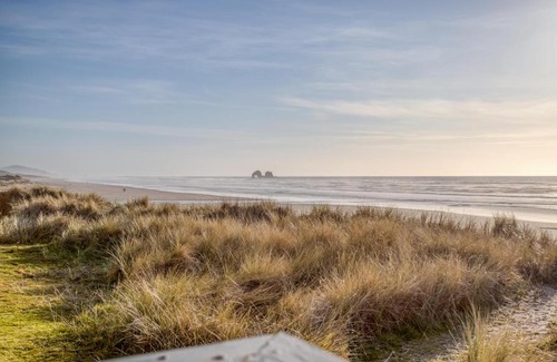 Rockaway Beach House | Whale Watcher Condo 1 - Meredith Lodging