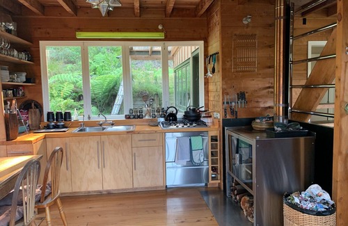Whangaparapara Harbour House | Whaler's Cottage - Great Barrier Island
