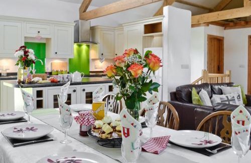 Tresmeer House | What A Beauty - Thr