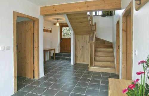 Tresmeer House | What A Beauty - Thr