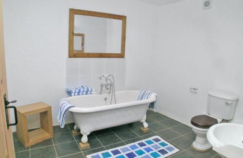 Tresmeer House | What A Beauty - Thr