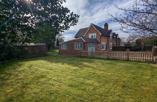 Evesham House | Wheelbarrow Cottage