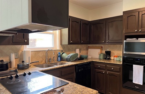 Shenandoah House | Wheelchair Accessible Executive, Guest, Medical STR. Pet Friendly, Quiet, Safe.