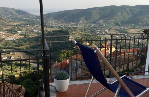 Castellabate Historic Centre Apartment | While Attic in a medioeval town above the coast with breath taking view