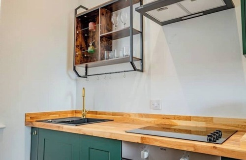 Worcester Apartment | WhiskAwayStays - Foregate Studio - No. 4nn