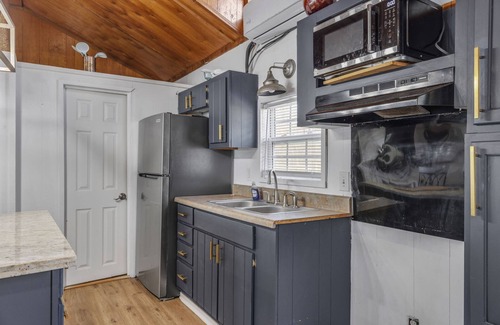 Lottie House | Whiskey Bay Hideaway Your Riverside Escape