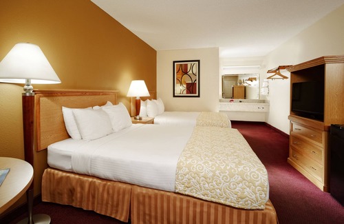 Branson Theater District Hotel | Whispering Hills Inn