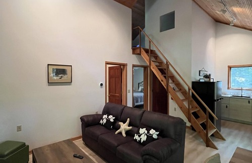 Covert Cottage | Whispering Hills- pet friendly cabin with lake access
